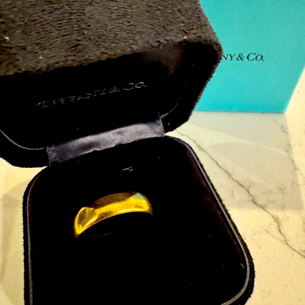 Tiffany men’s wedding band size 9.5. 18k yellow gold with box. 4mm wide.